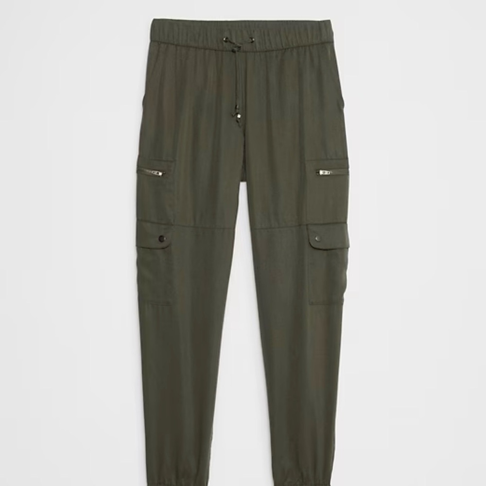 NWOT Banana Republic Factory Tencel Cargo Jogger in Olive - Picture 4 of 9